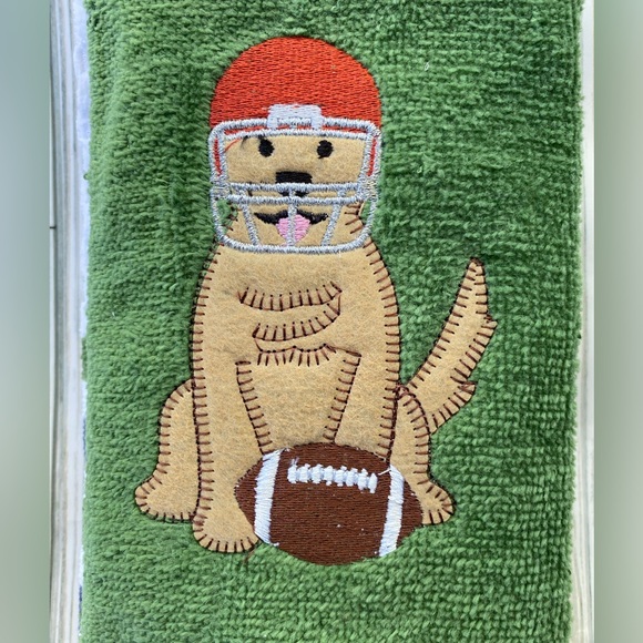 Fingertip Towels Set 2 Cotton Unbranded 12x18 Embroidered FOOTBALL Game Dog New - Picture 2 of 6